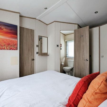 Вилла Caravan In The Cotswolds Сайренстер Экстерьер фото
