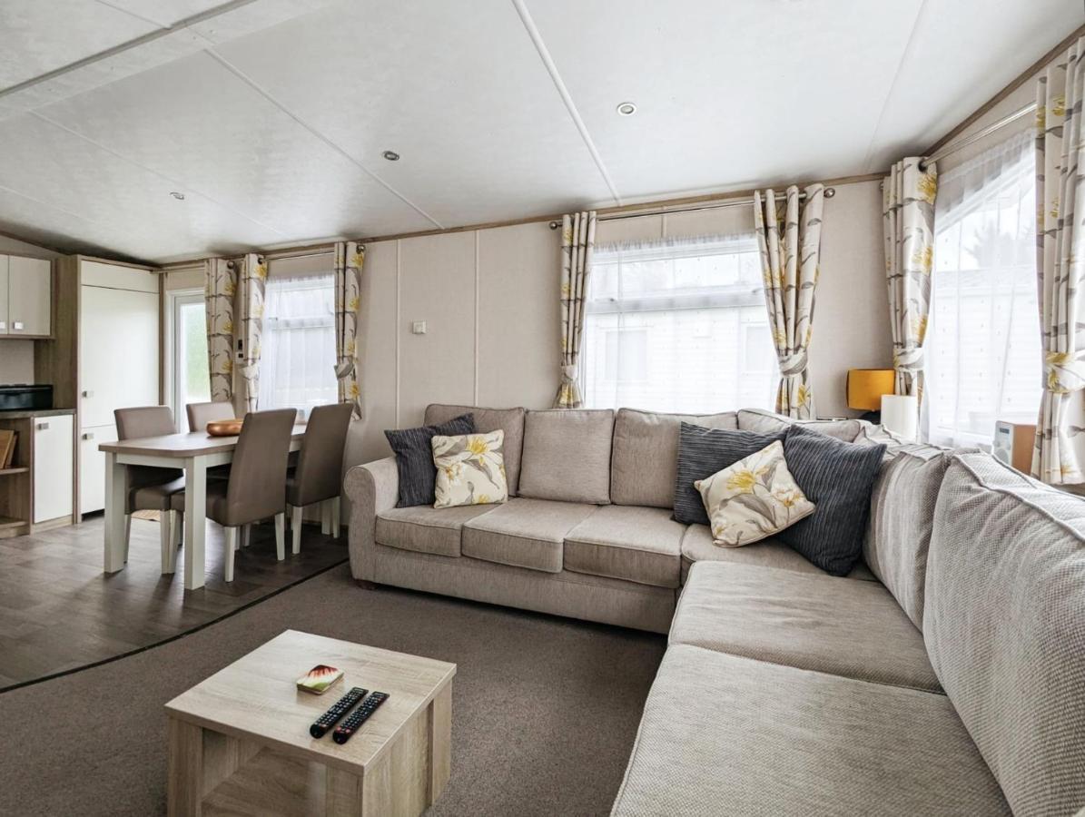 Вилла Caravan In The Cotswolds Сайренстер Экстерьер фото