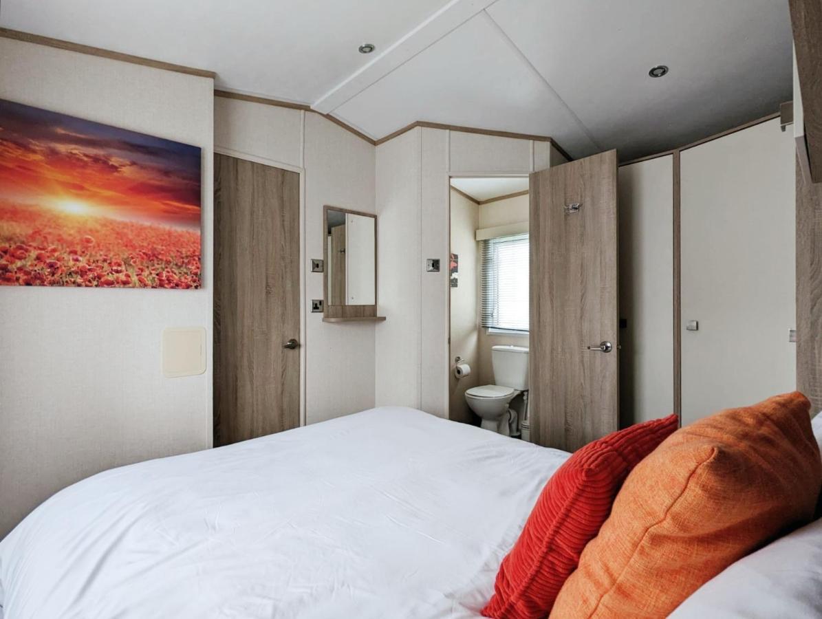 Вилла Caravan In The Cotswolds Сайренстер Экстерьер фото
