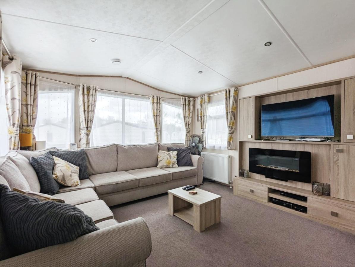 Вилла Caravan In The Cotswolds Сайренстер Экстерьер фото
